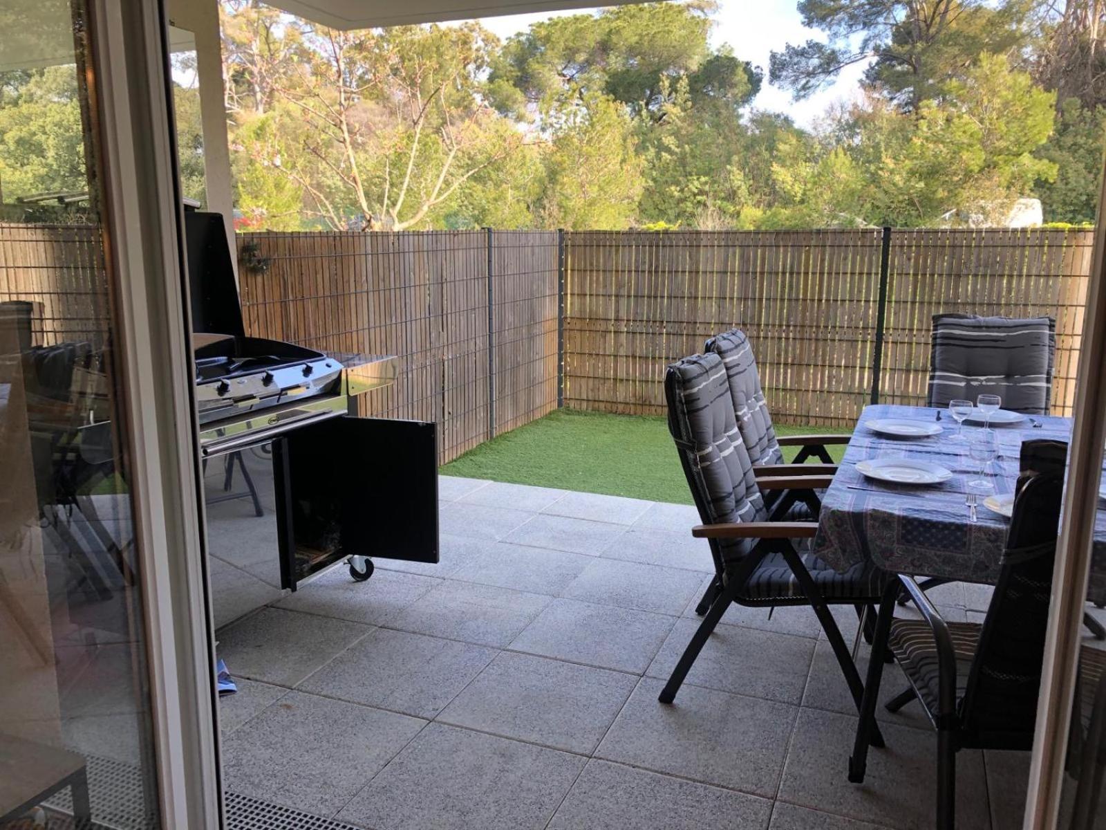 Appartement Rez De Jardin T3 Recent Et Calme Au Nouvelles Terres A La Londe Les Maures Extérieur photo