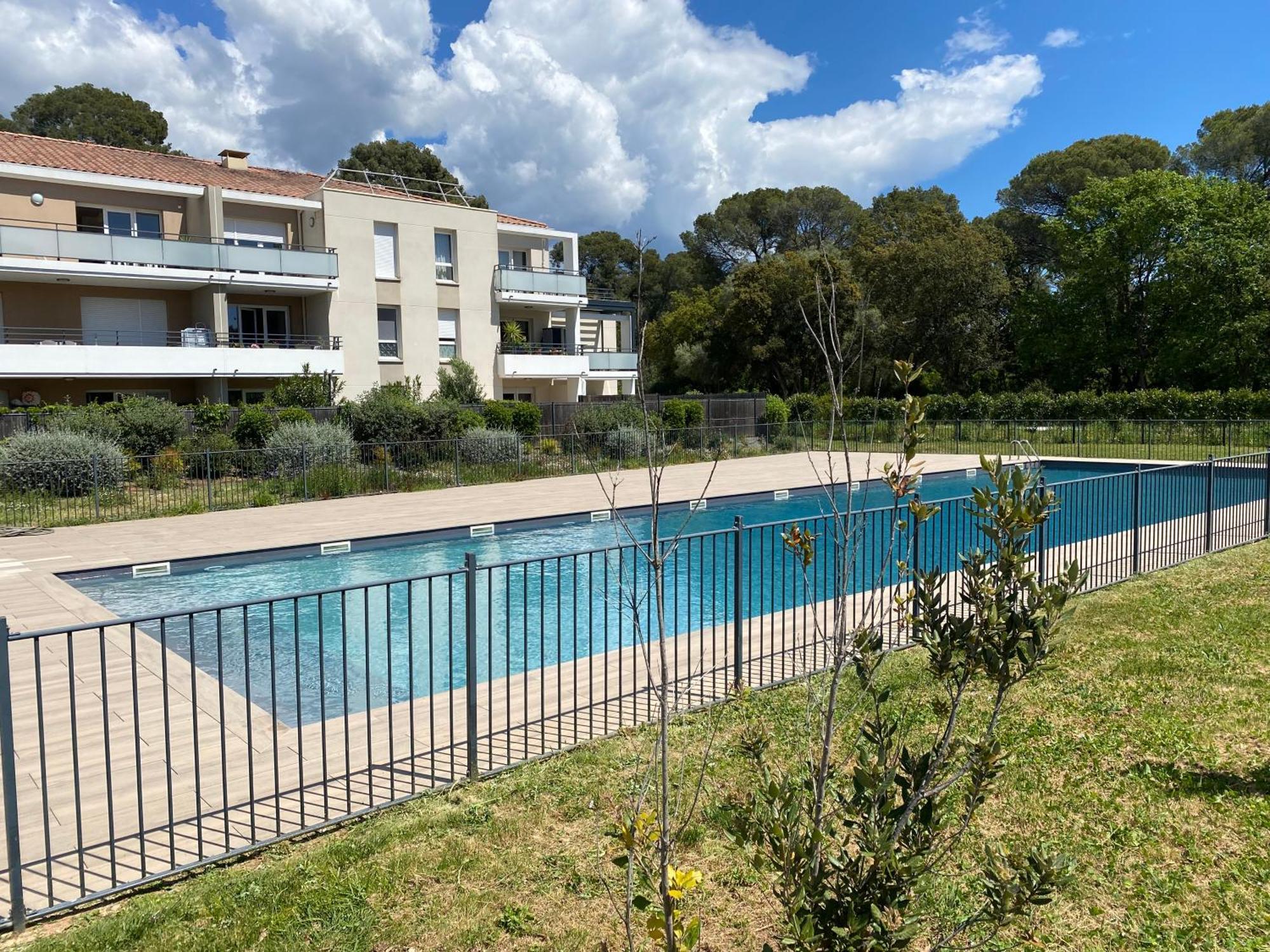 Appartement Rez De Jardin T3 Recent Et Calme Au Nouvelles Terres A La Londe Les Maures Extérieur photo